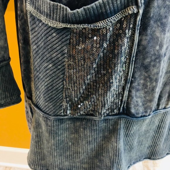 NWT. Comfortable & Stylish! Clotheshead Blue V-Neck Pullover Top - Picture 5 of 13